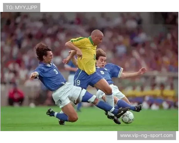 罗纳尔多传奇之路：从巴西少年到世界足球巨星的辉煌征程