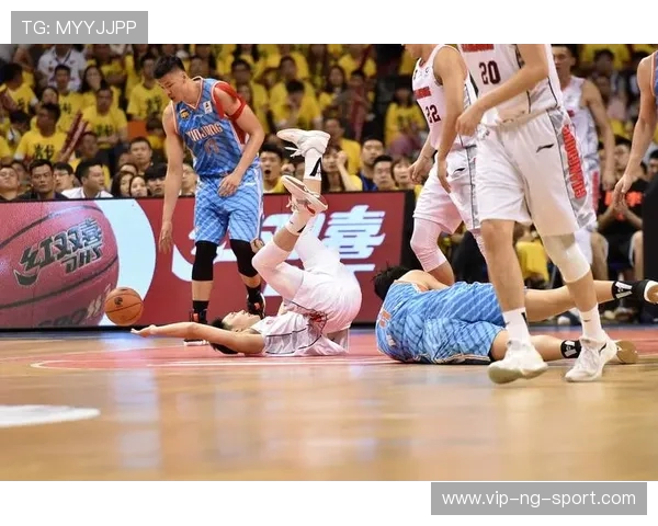 广东与新疆总决赛现场激情四溢球迷热情助阵巅峰对决